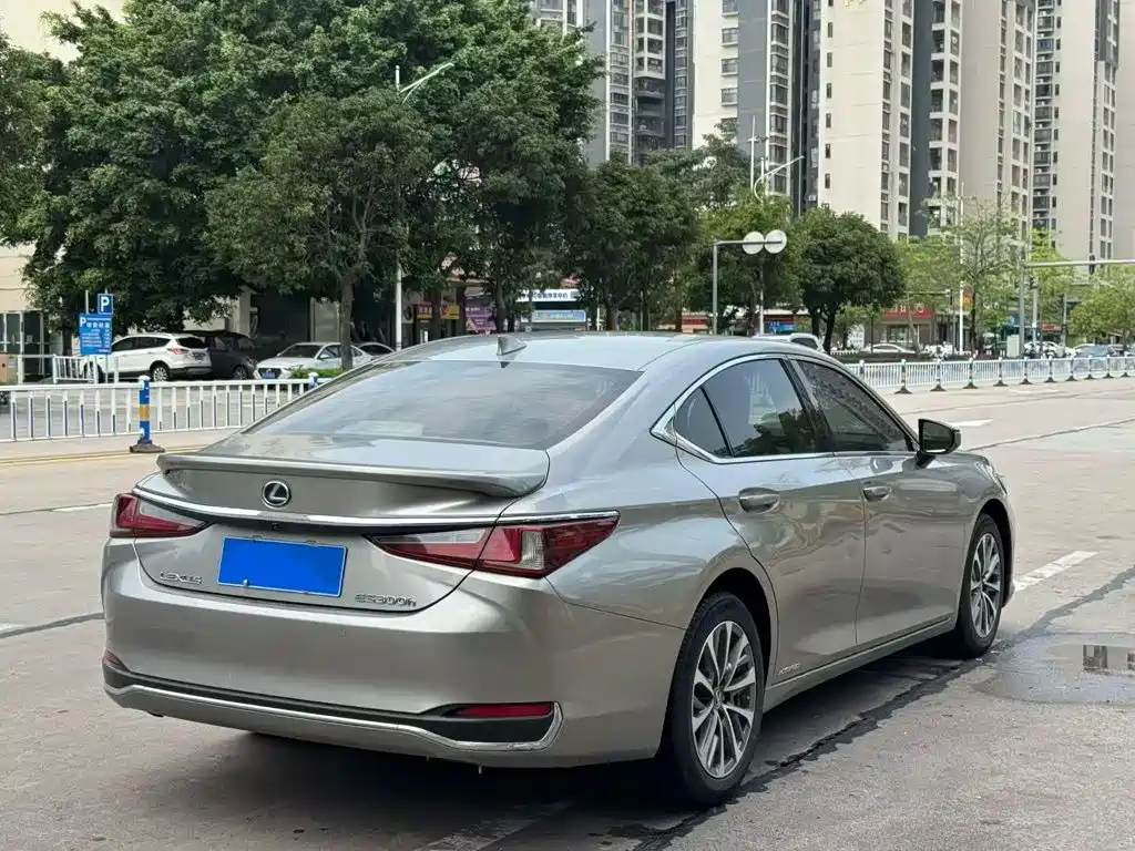Lexus ES — фото 2