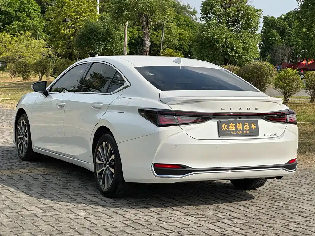Lexus ES — фото 14
