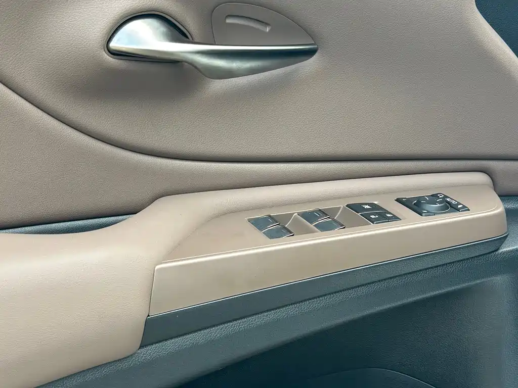 Lexus ES — фото 18