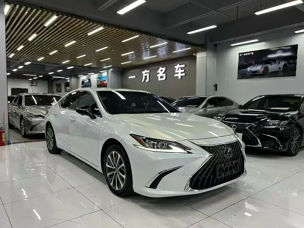 Lexus ES — фото 3