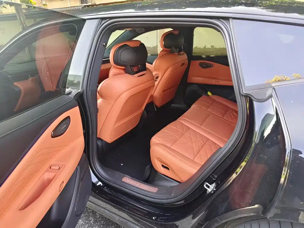 Lynk & Co 10 — фото 5