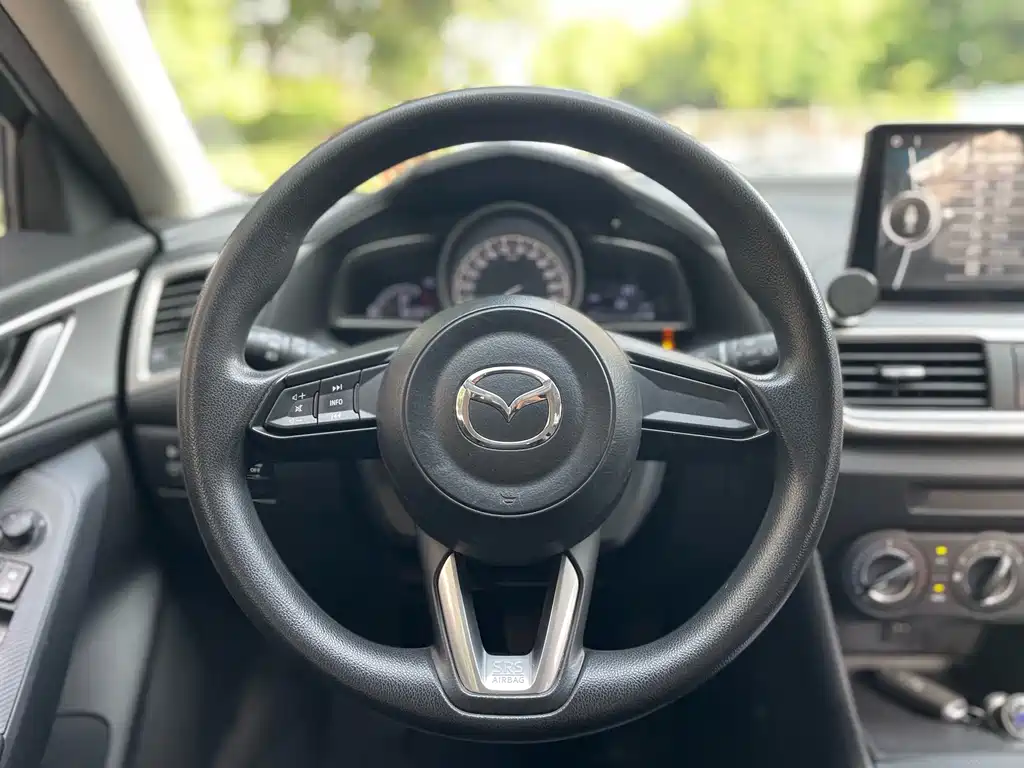 Mazda 3 Axela — фото 11