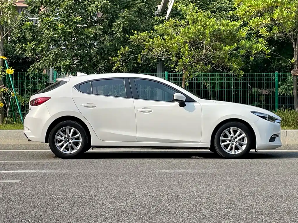 Mazda 3 Axela — фото 18