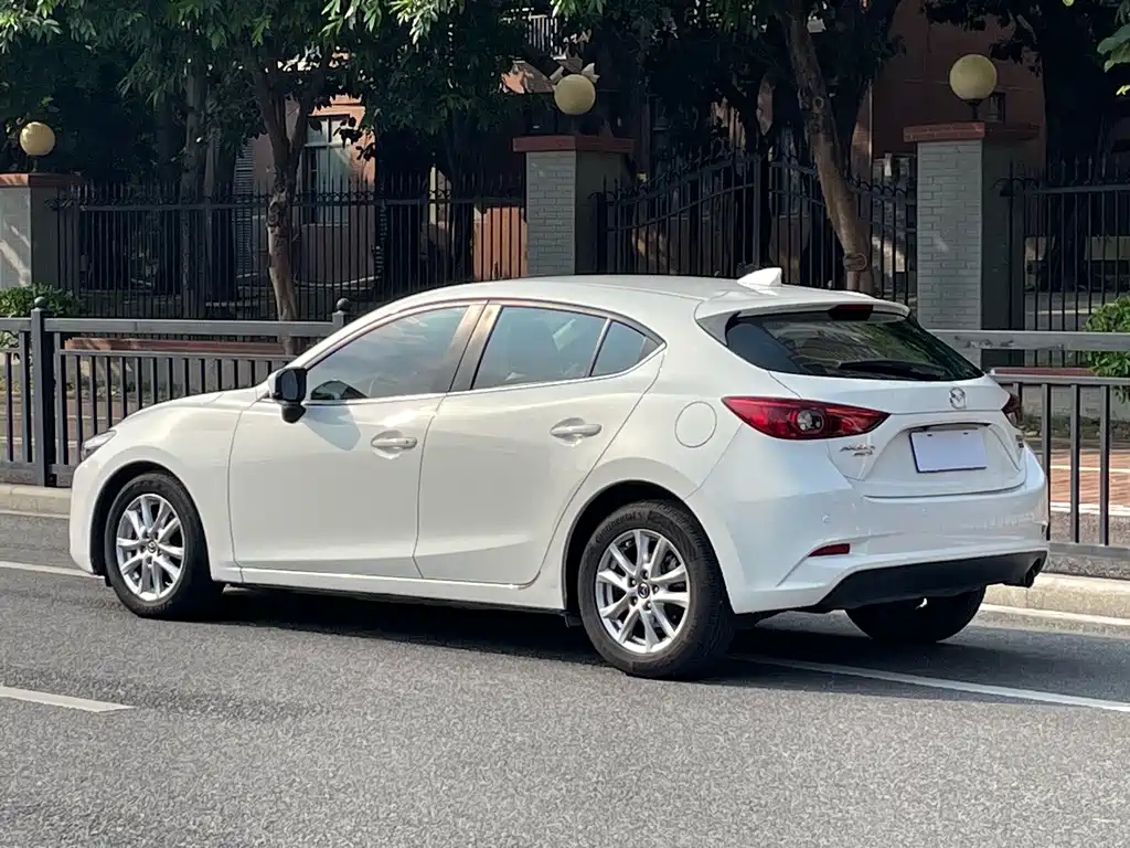 Mazda 3 Axela — фото 3