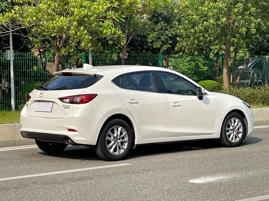 Mazda 3 Axela — фото 4