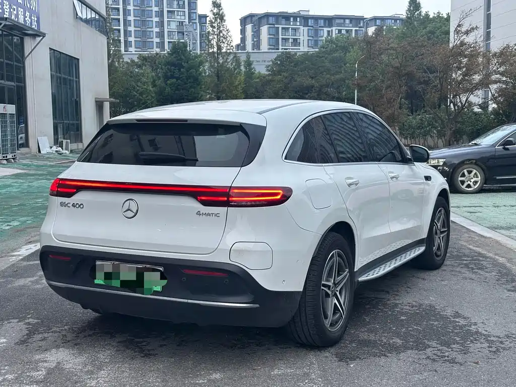 Mercedes-Benz EQC — фото 14