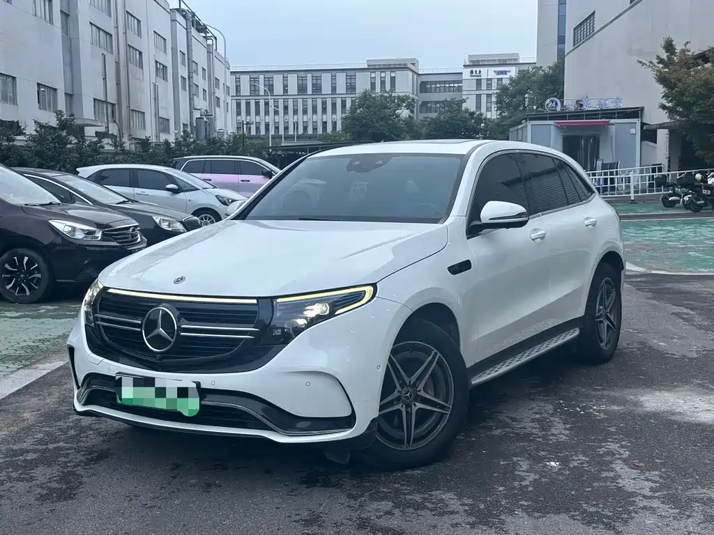 Mercedes-Benz EQC — фото 1