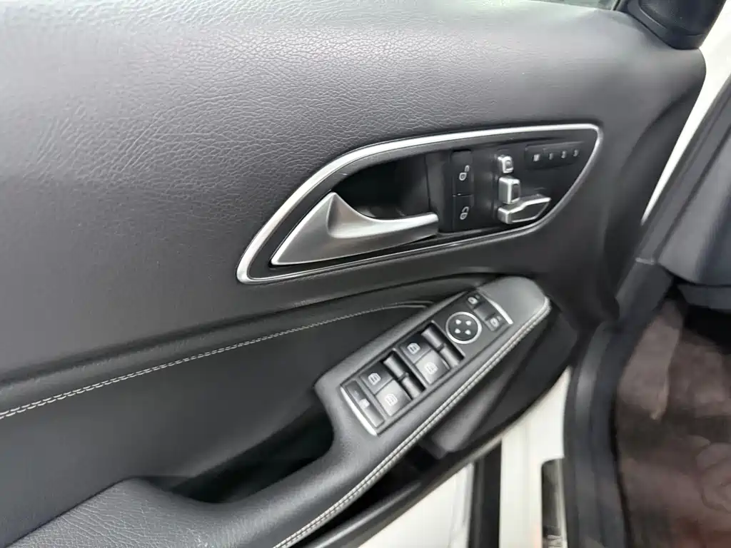 Mercedes-Benz GLA — фото 10