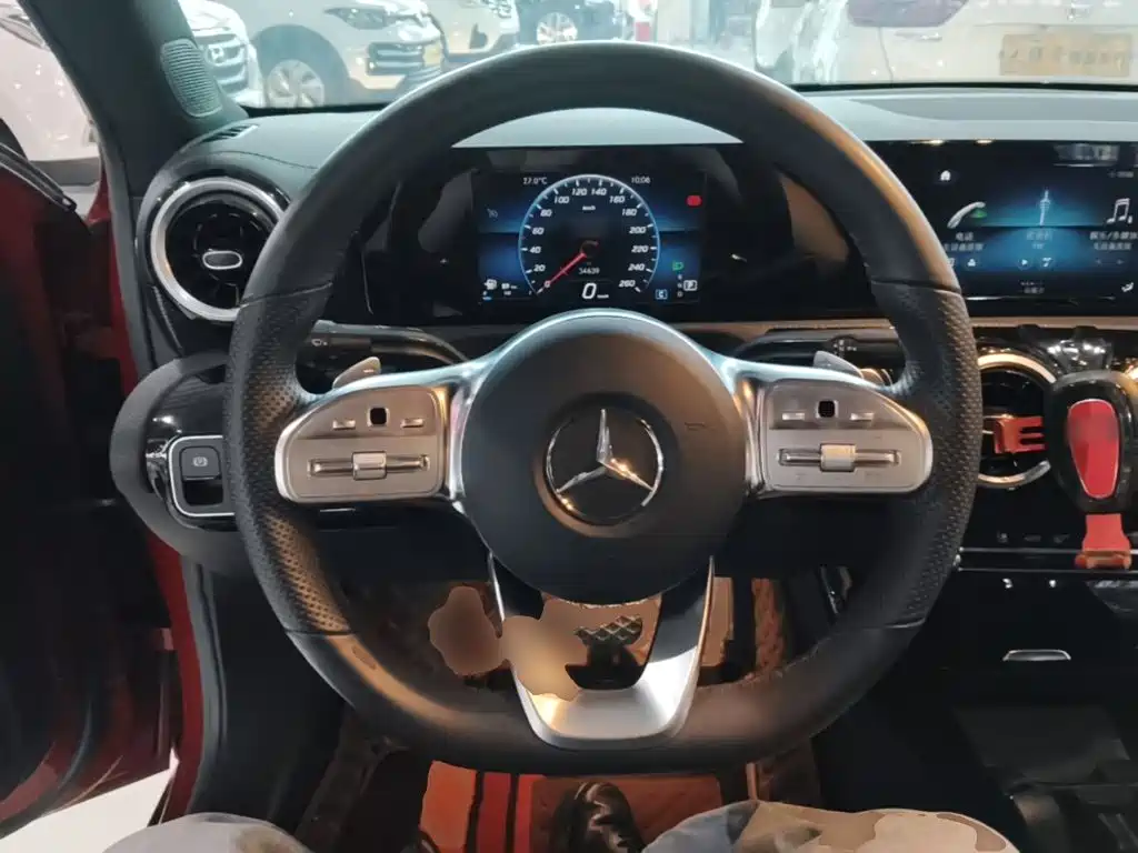 Mercedes-Benz A-Class — фото 11