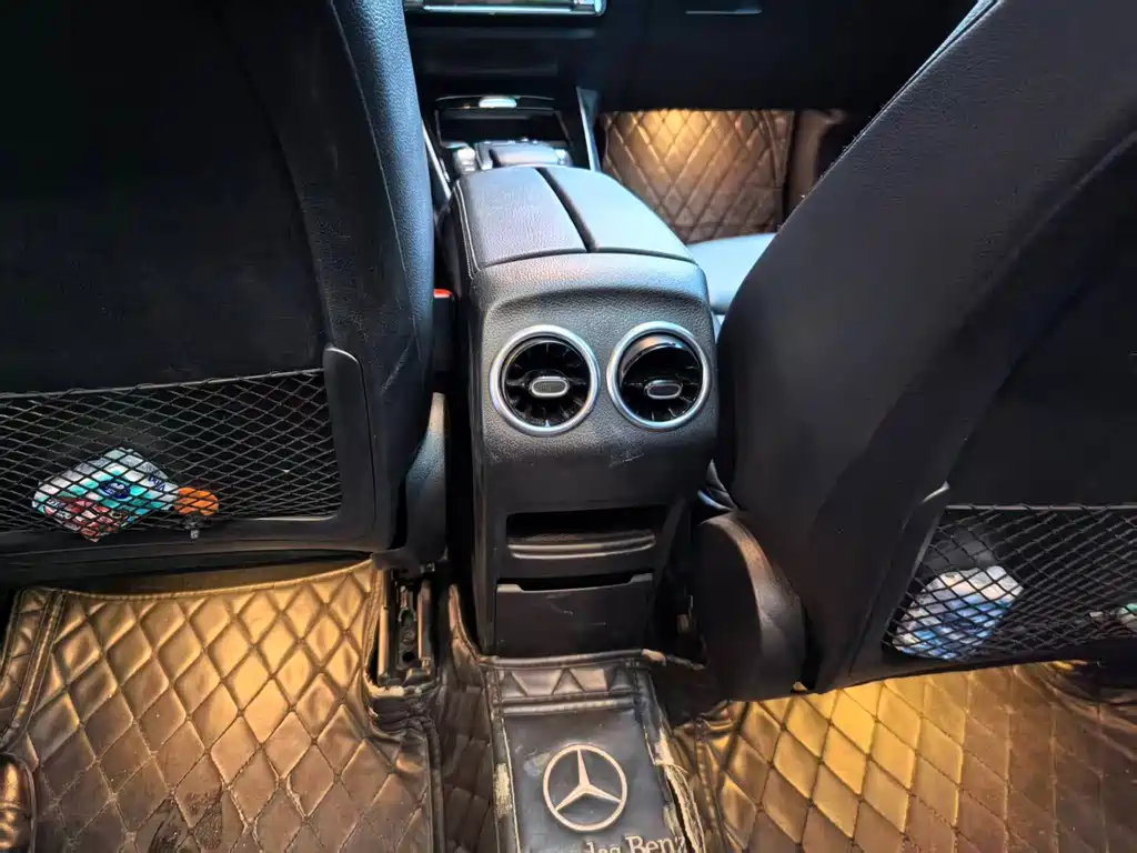 Mercedes-Benz GLB — фото 10