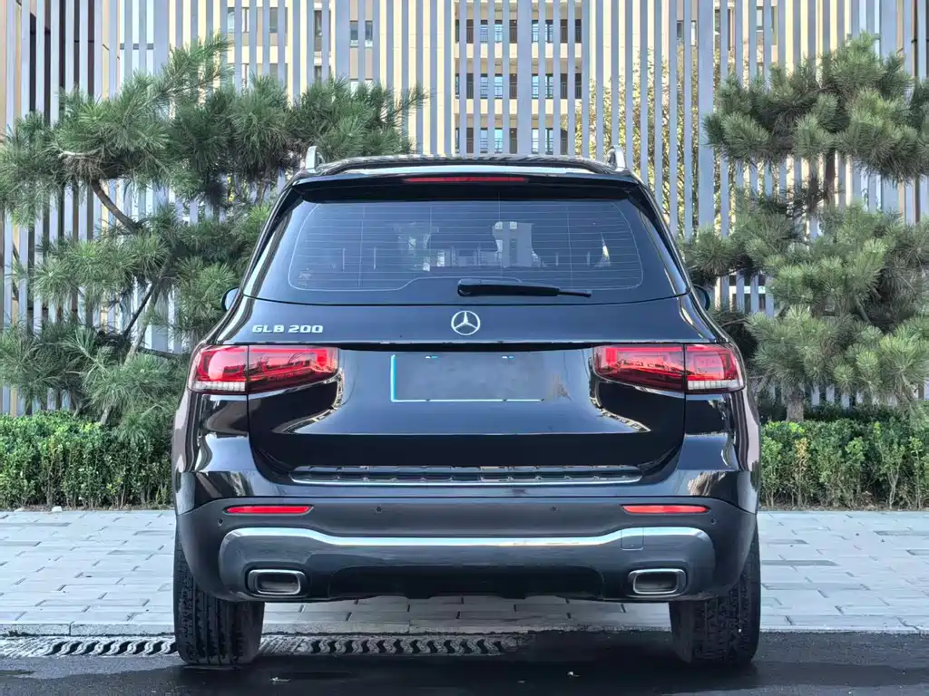 Mercedes-Benz GLB — фото 12