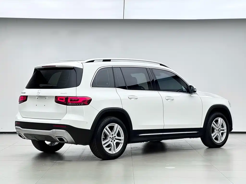 Mercedes-Benz GLB — фото 13