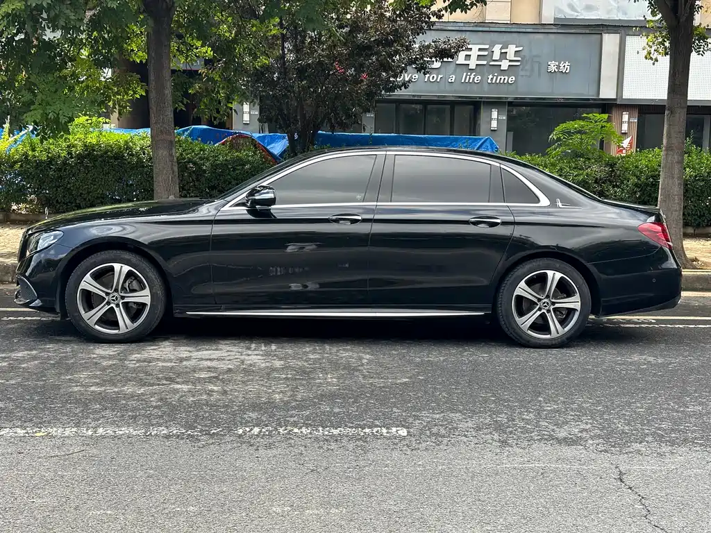 Mercedes-Benz E-Class — фото 13