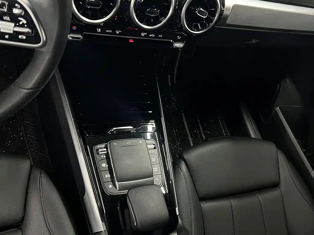 Mercedes-Benz GLB — фото 15