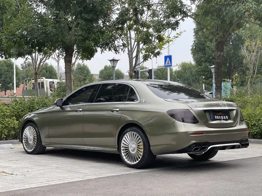 Mercedes-Benz E-Class — фото 9