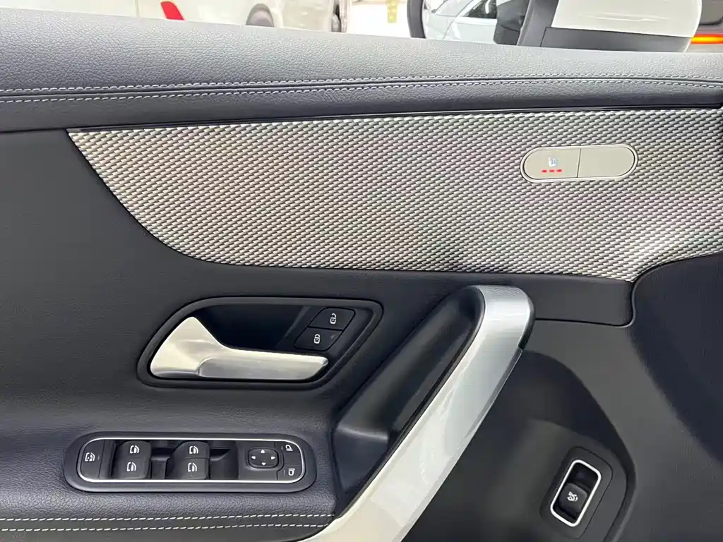 Mercedes-Benz A-Class — фото 14