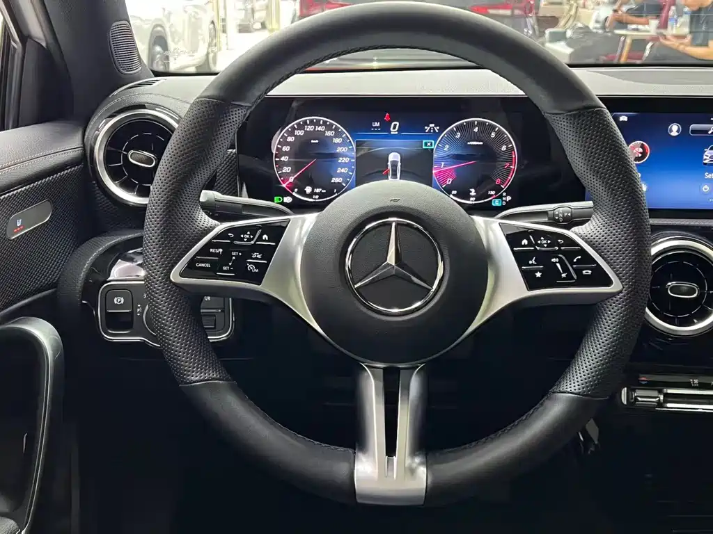 Mercedes-Benz A-Class — фото 10