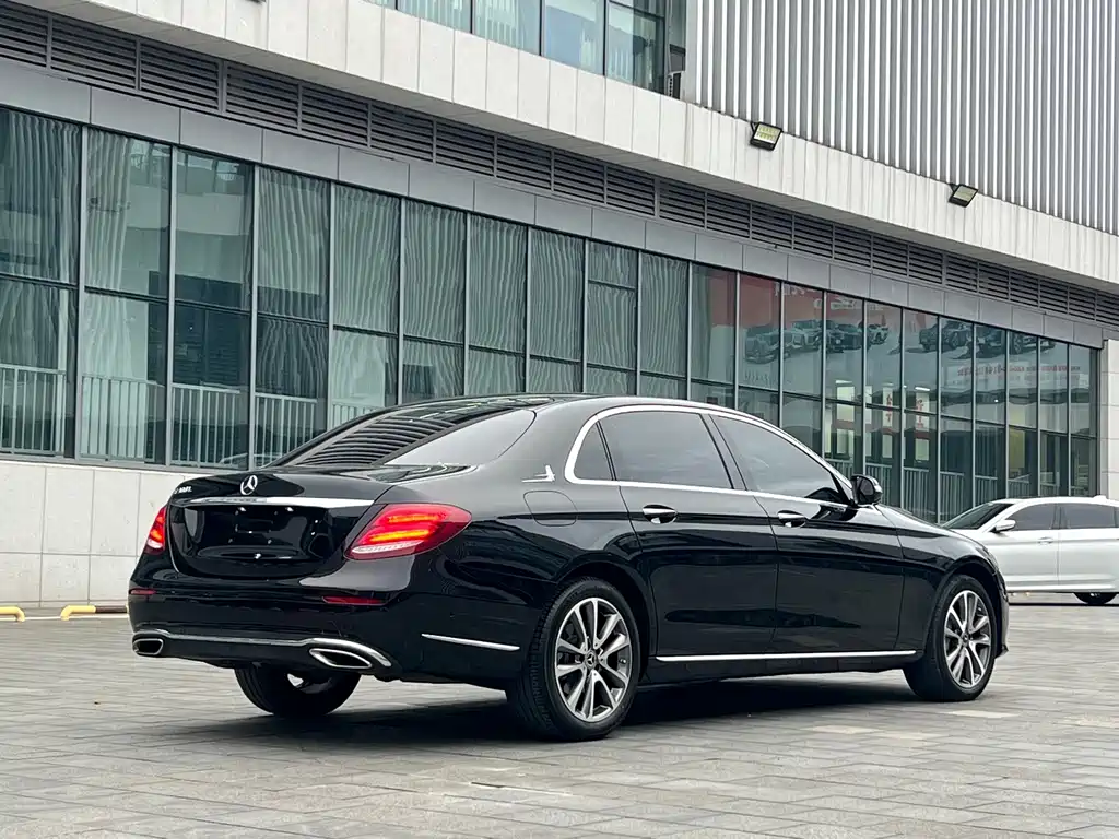 Mercedes-Benz E-Class — фото 14