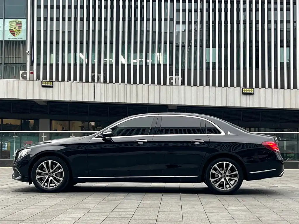 Mercedes-Benz E-Class — фото 15