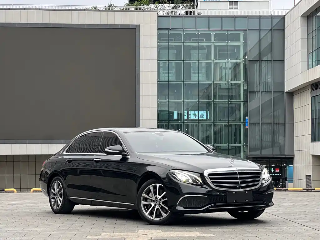 Mercedes-Benz E-Class — фото 3