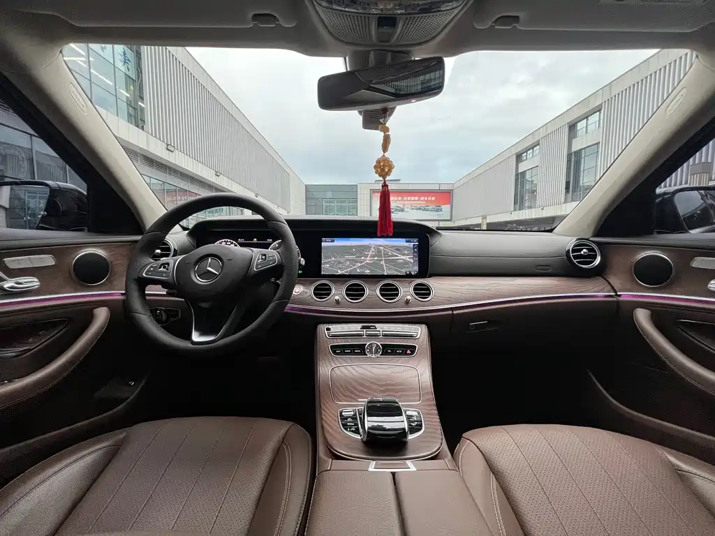 Mercedes-Benz E-Class — фото 10