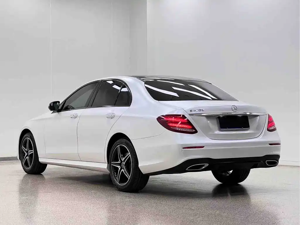 Mercedes-Benz E-Class (Import) — фото 31