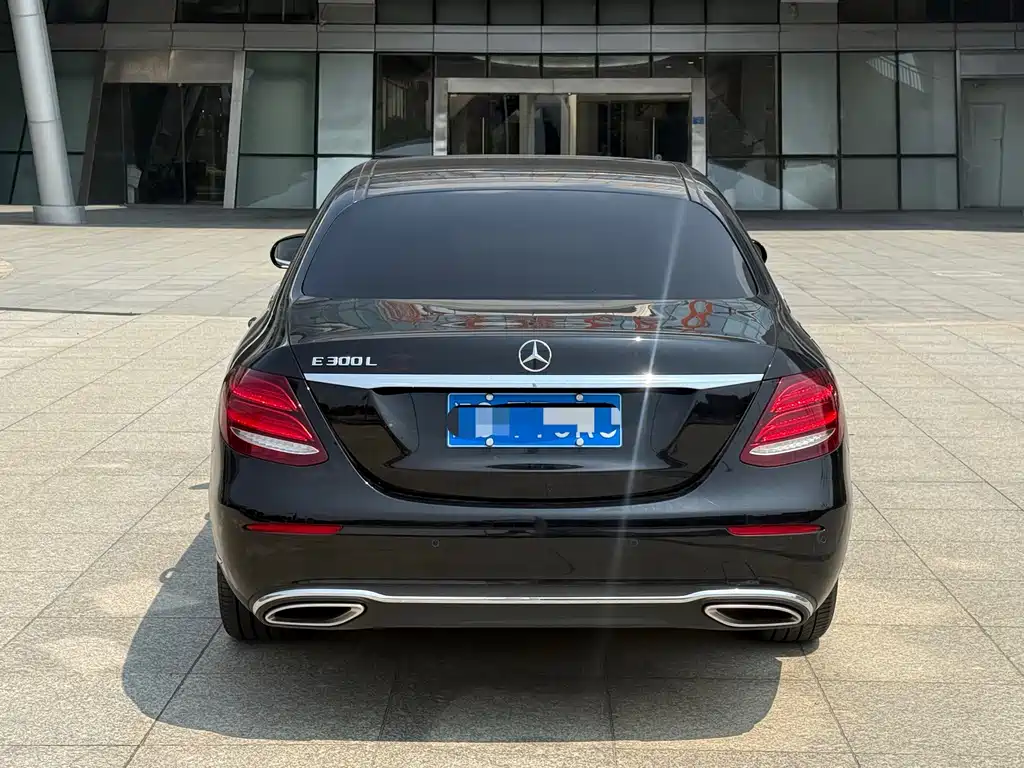 Mercedes-Benz E-Class — фото 5