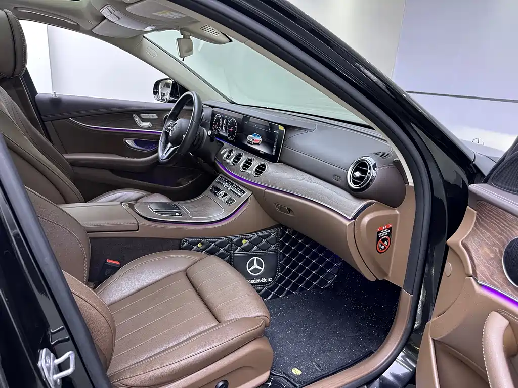 Mercedes-Benz E-Class — фото 14