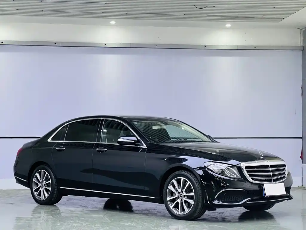 Mercedes-Benz E-Class — фото 3