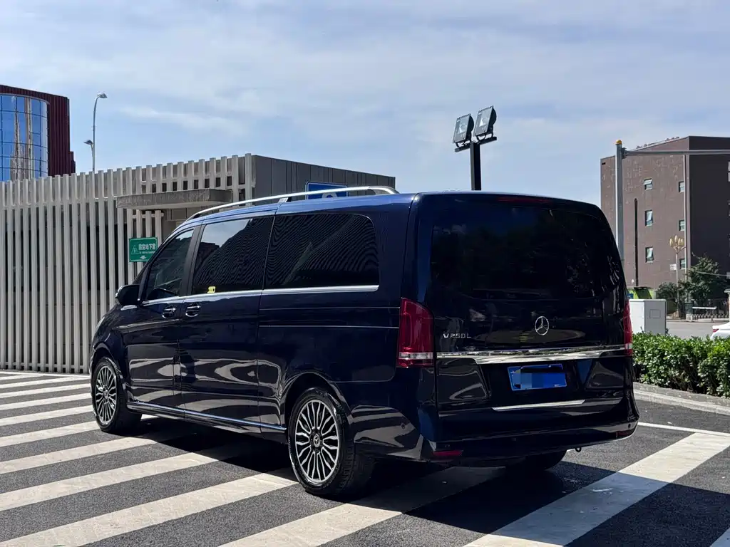 Mercedes-Benz V-Class — фото 2