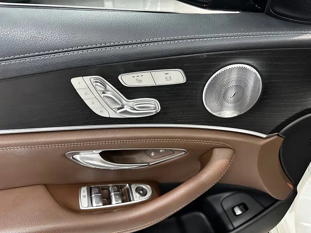 Mercedes-Benz E-Class — фото 14
