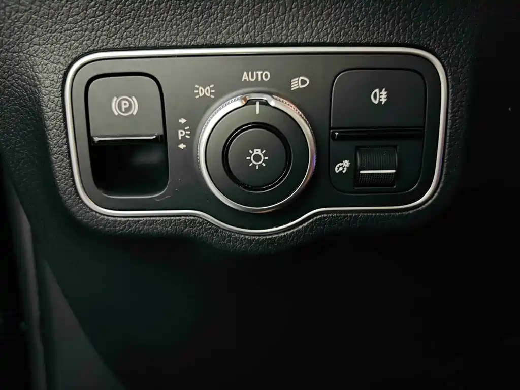 Mercedes-Benz GLB — фото 15