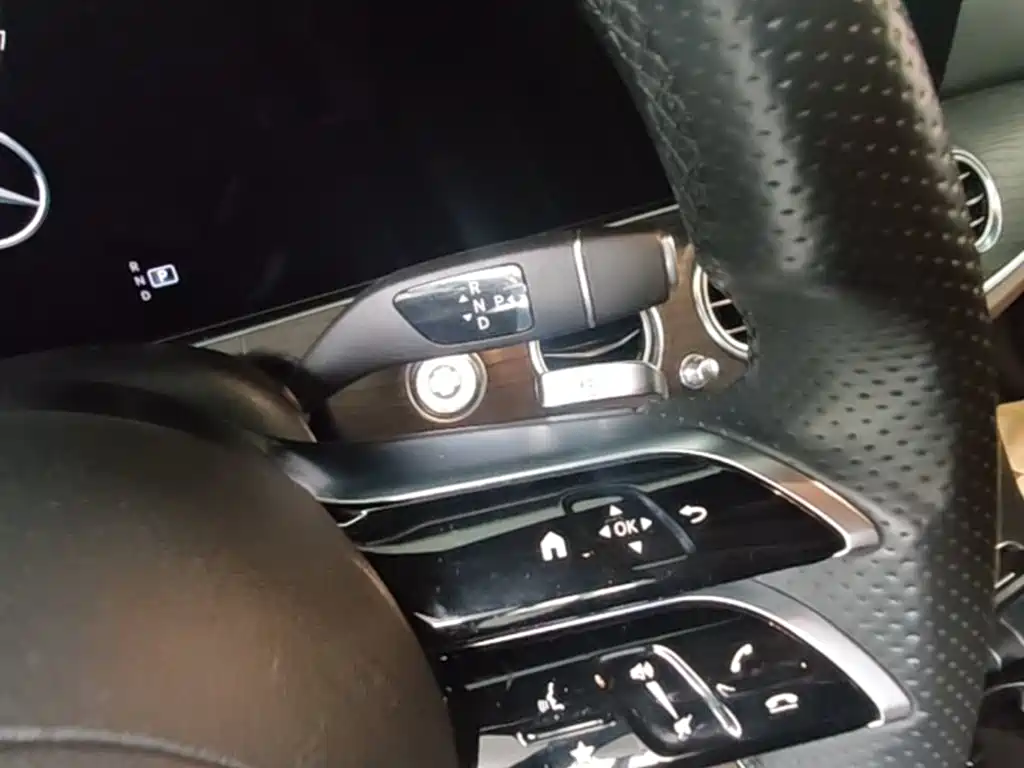 Mercedes-Benz E-Class — фото 14