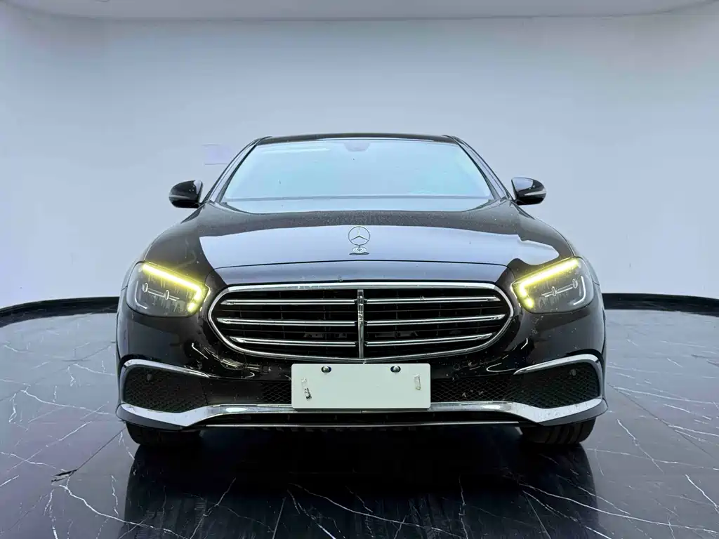 Mercedes-Benz E-Class — фото 2