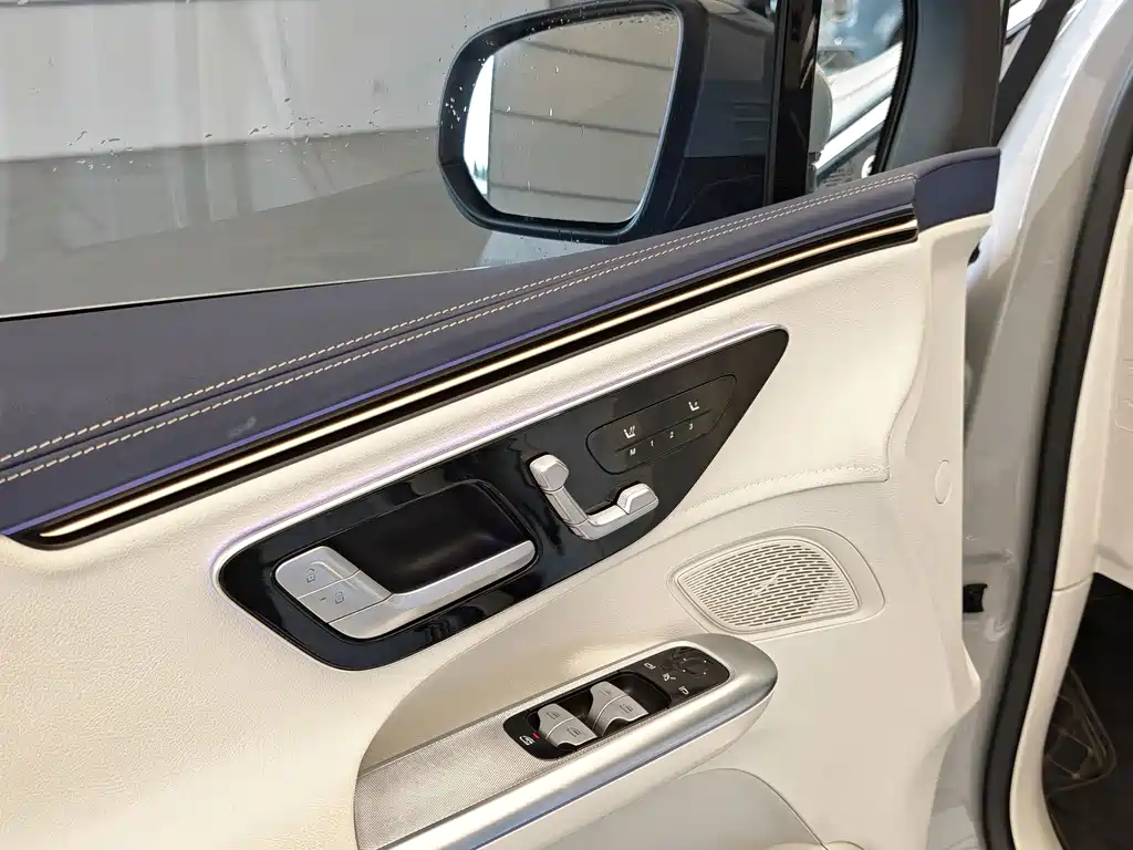 Mercedes-Benz EQE SUV — фото 8