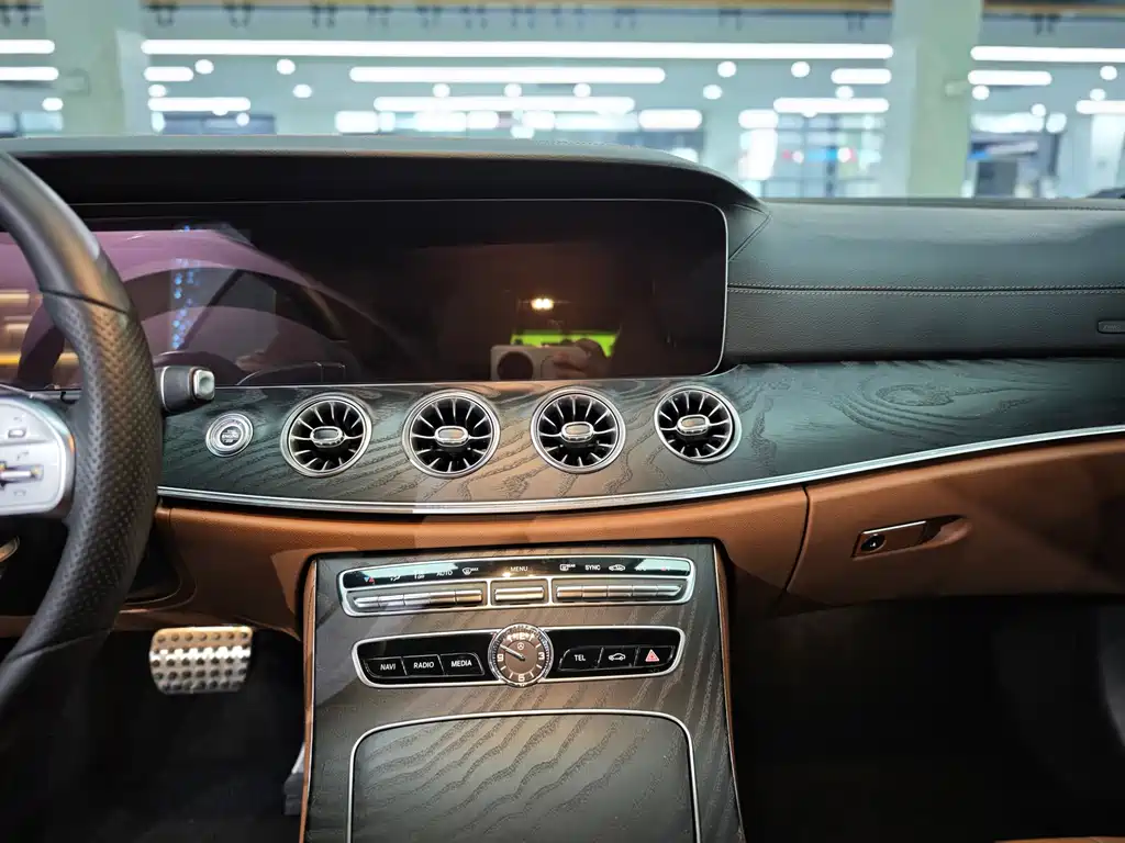 Mercedes-Benz E-Class (Import) — фото 8
