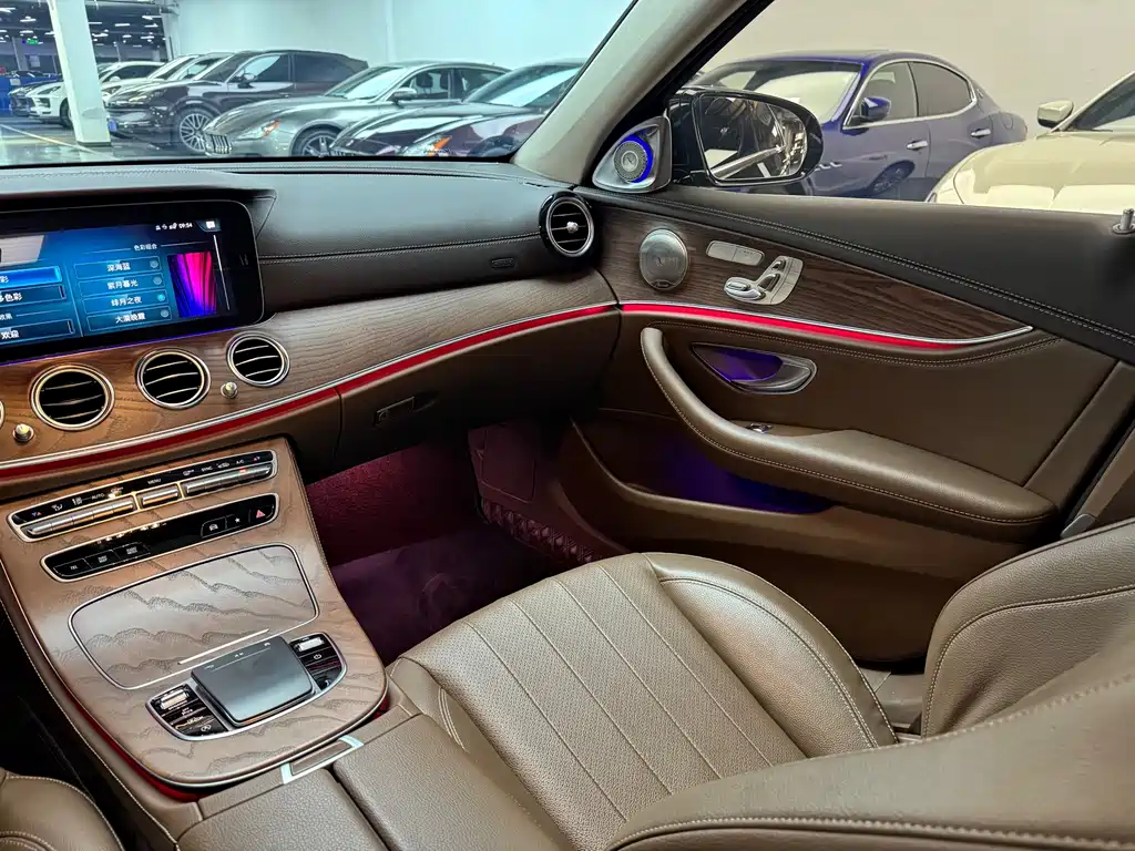 Mercedes-Benz E-Class — фото 14