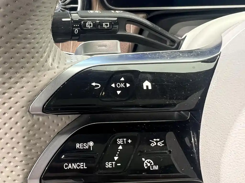 Mercedes-Benz EQE SUV — фото 11