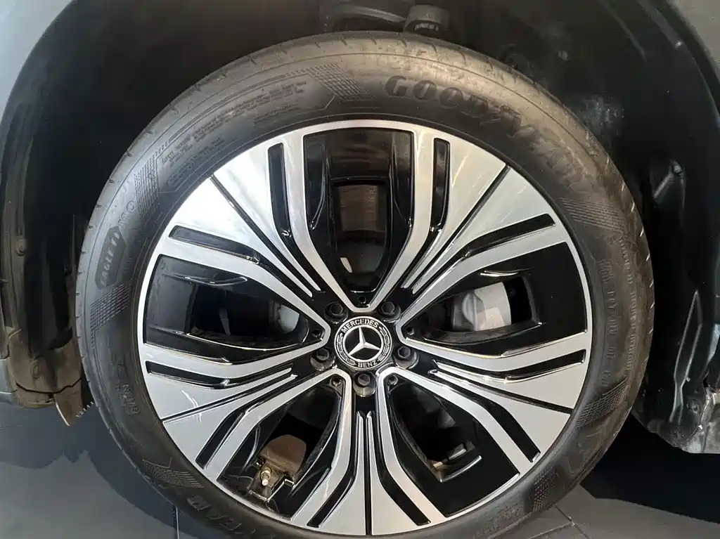 Mercedes-Benz EQE SUV — фото 13
