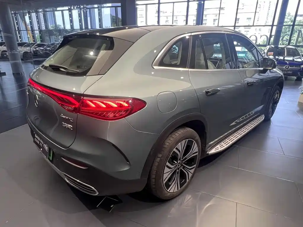 Mercedes-Benz EQE SUV — фото 5