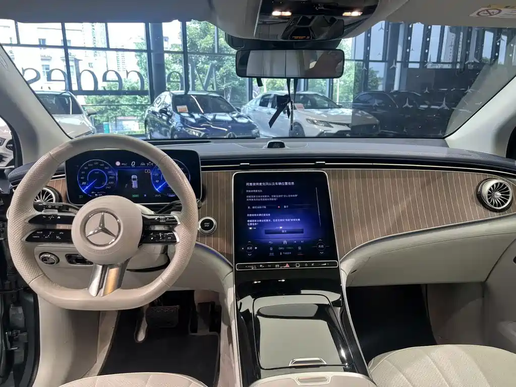 Mercedes-Benz EQE SUV — фото 9