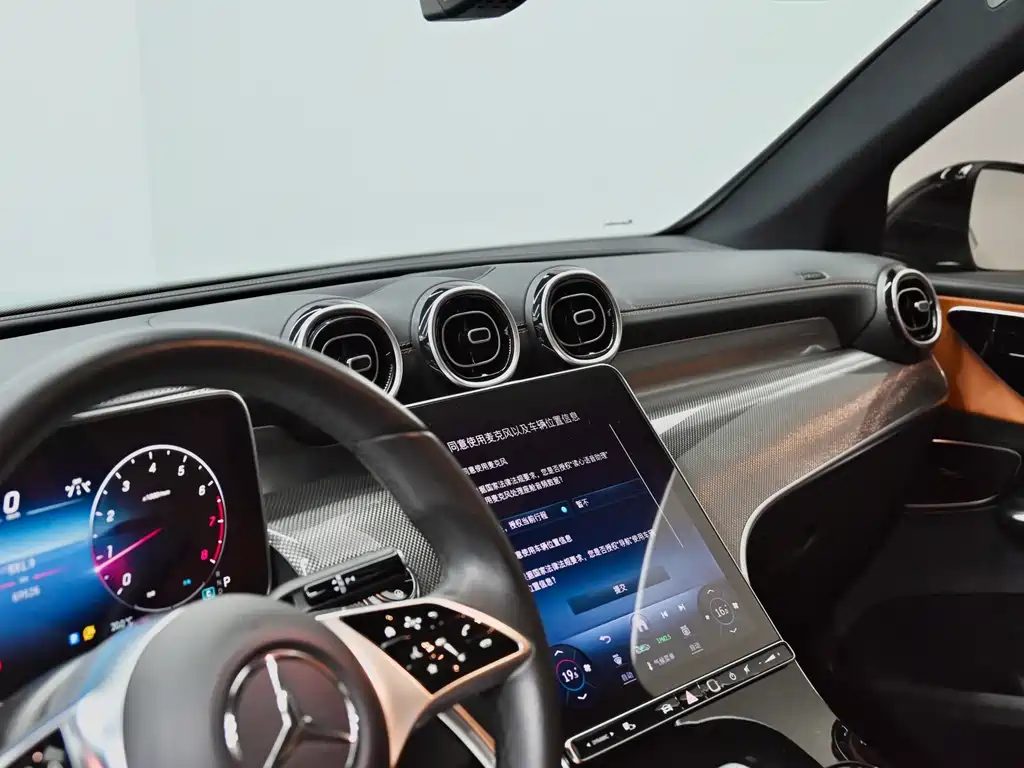 Mercedes-Benz GLC — фото 14