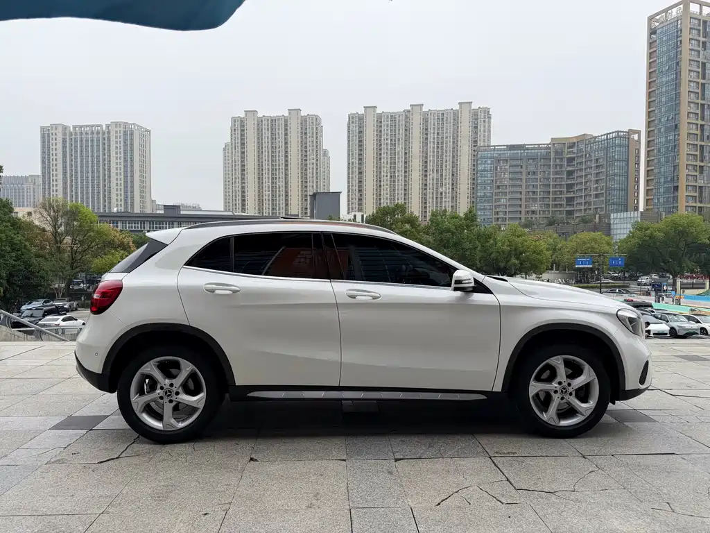Mercedes-Benz GLA — фото 7
