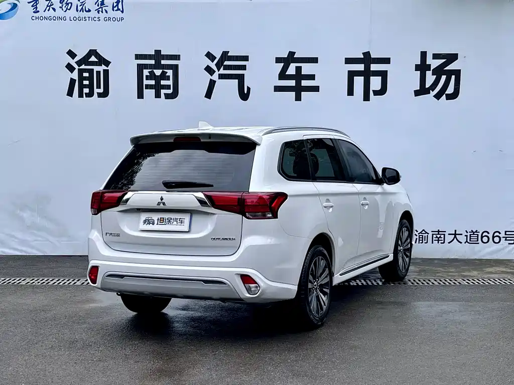 Mitsubishi Outlander — фото 30