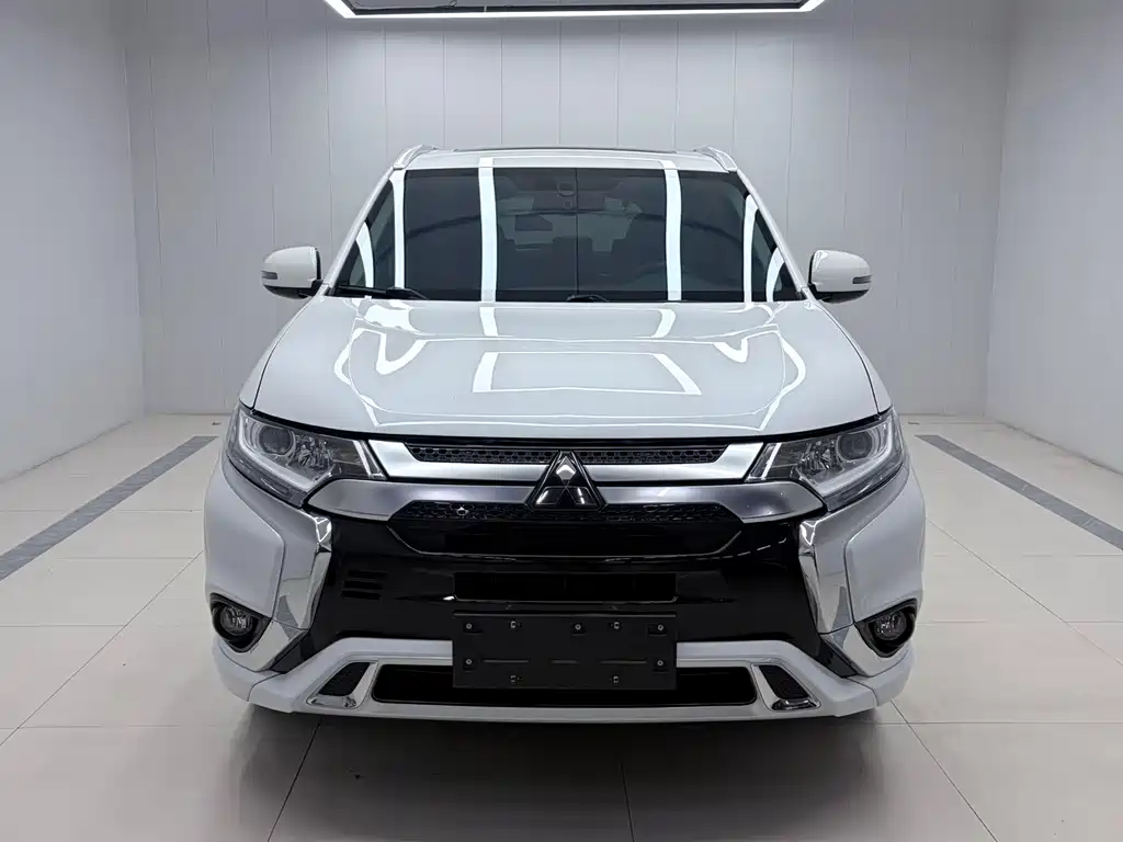 Mitsubishi Outlander — фото 2