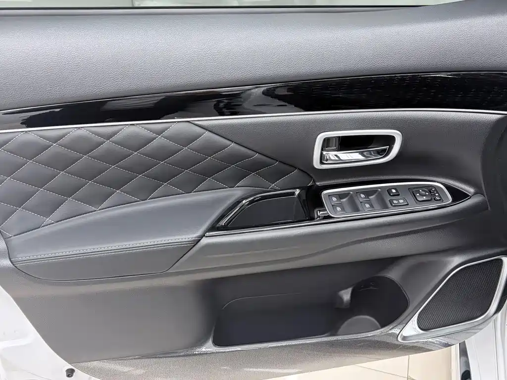 Mitsubishi Outlander — фото 7