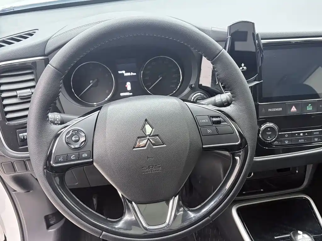 Mitsubishi Outlander — фото 9