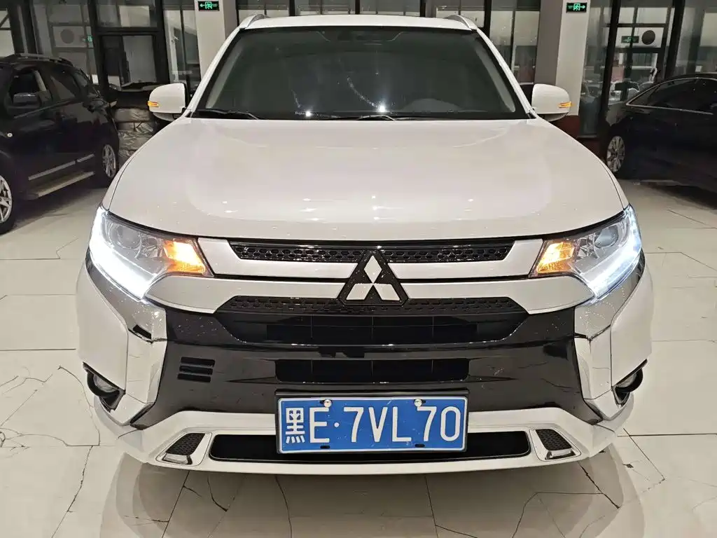 Mitsubishi Outlander — фото 2