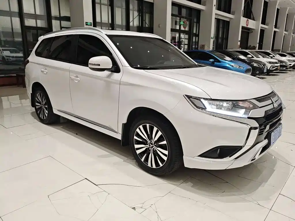 Mitsubishi Outlander — фото 3