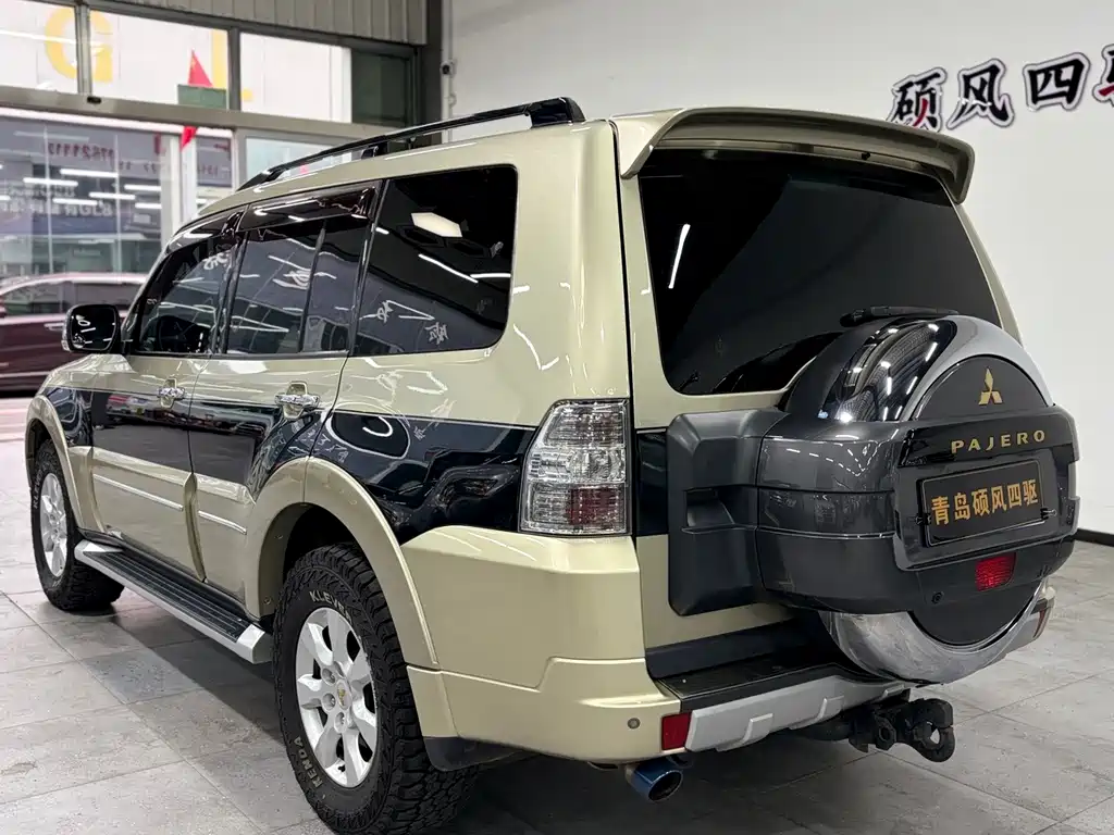 Mitsubishi Pajero (Import) — фото 3
